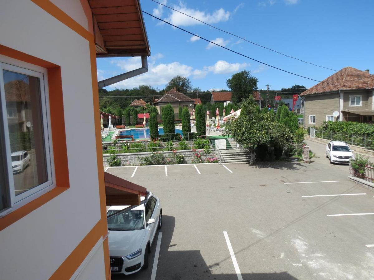 Pensiunea Cetina Brad  Bagian luar foto